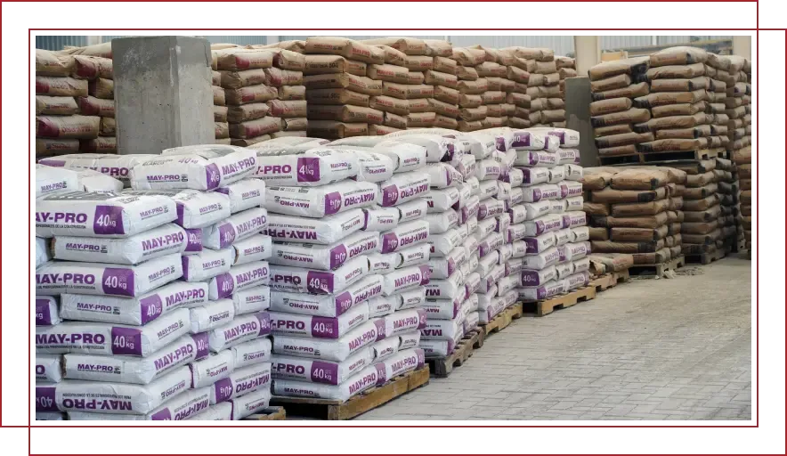 varias bolsas de cemento bien organizadas